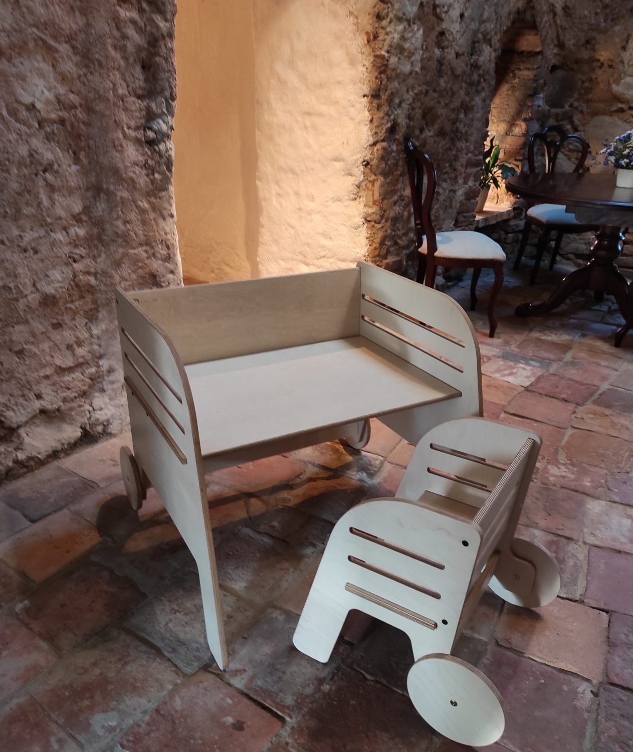 Montessori Table and Chair Set Wagon Wheel - Original Sustainable