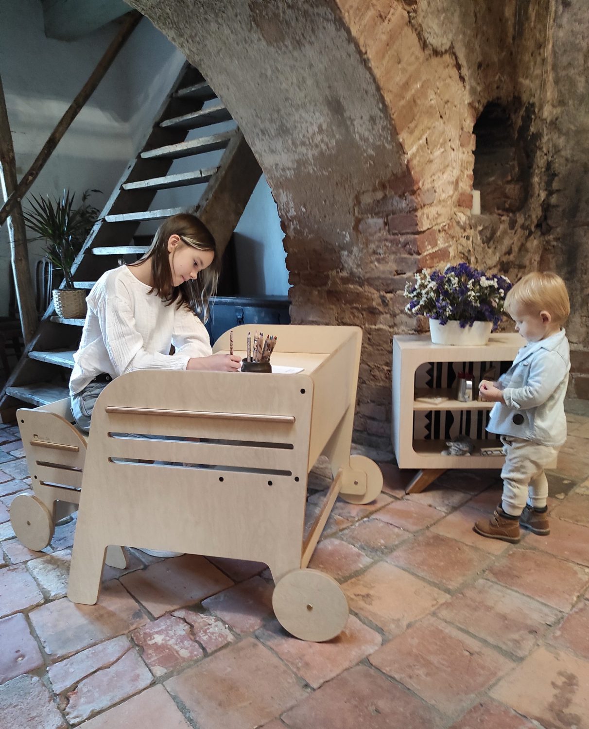 Silla de madera infantil Montessori – Labores Bella