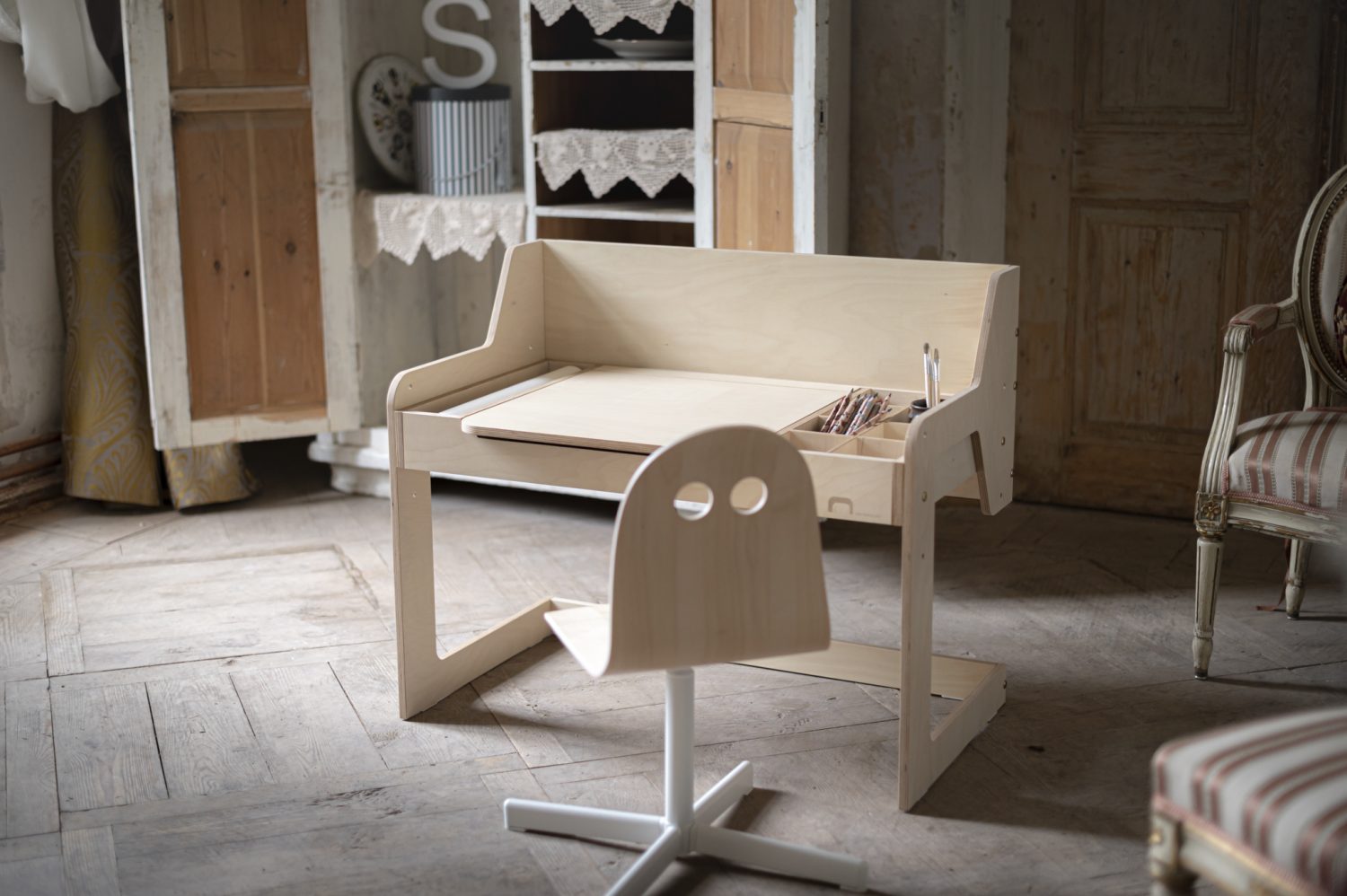 Contemporary drawing table Luula