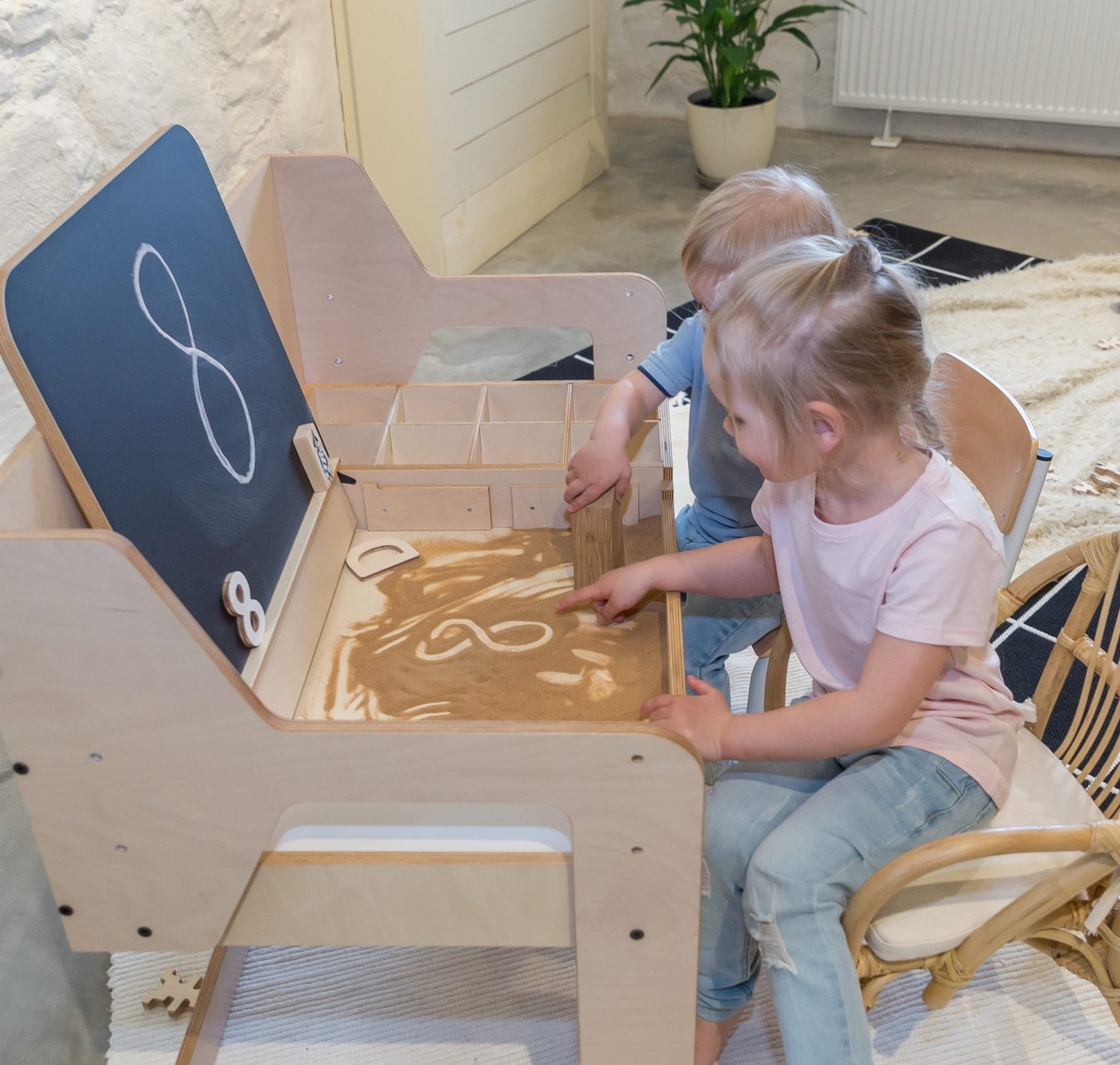 Multi Sensory Play &Learning Table Desk for Children with Hyperactivity Luula