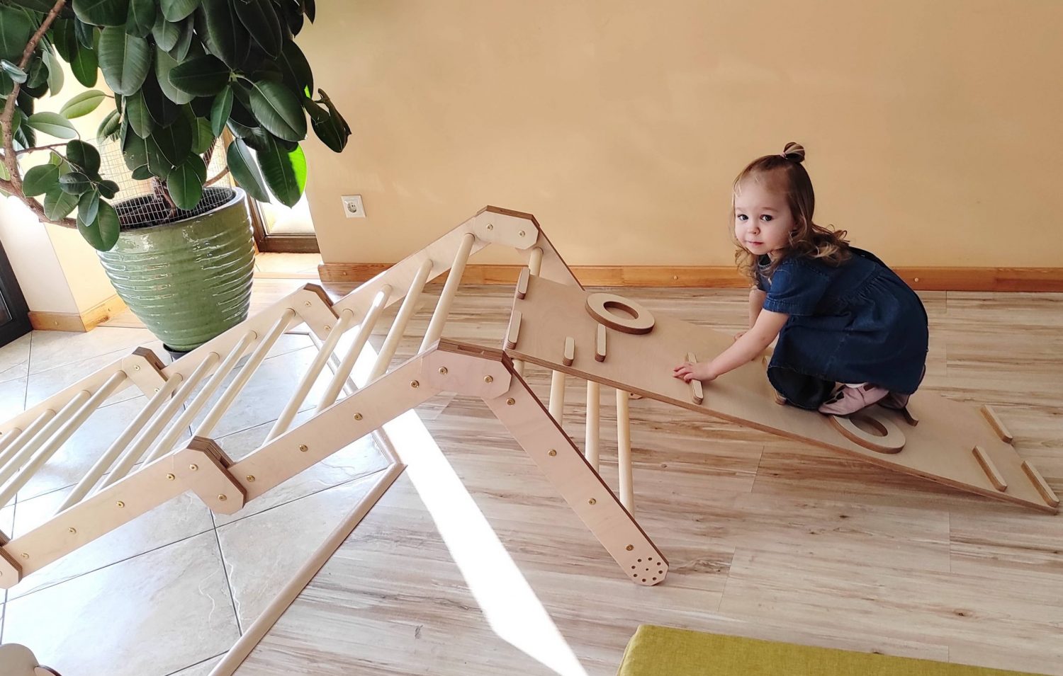 Montessori climbing gym for kids and toddlers - Climbing triangle with Ramp